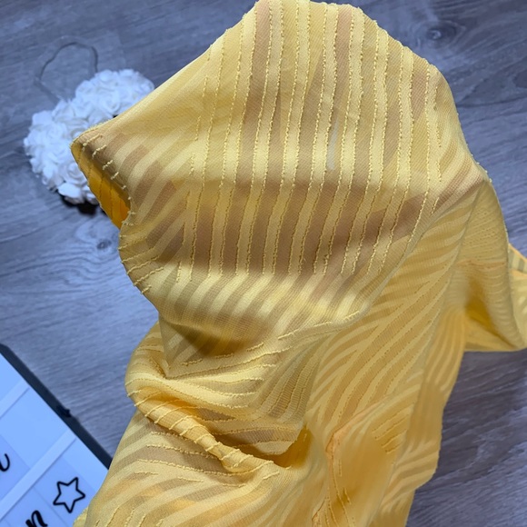 Vince Camuto women’s yellow sheer tunic - Picture 5 of 6